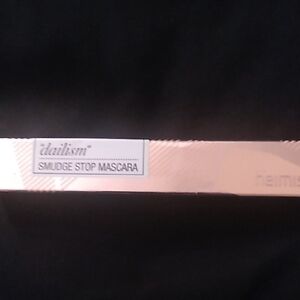 Dailism Smudge Stop Mascara - Pink